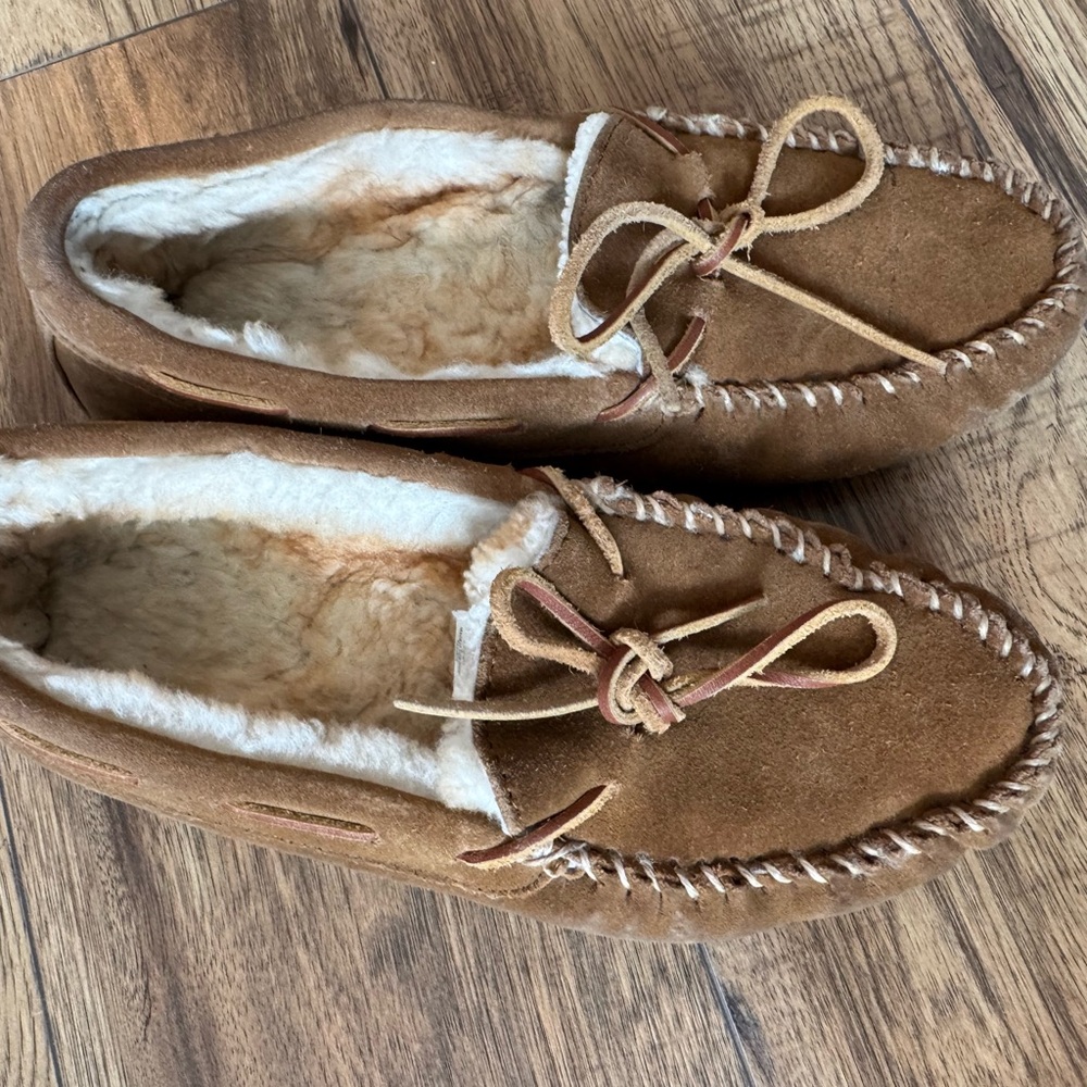 Minnetonka Tan Suede Moccasins with Cream Lining